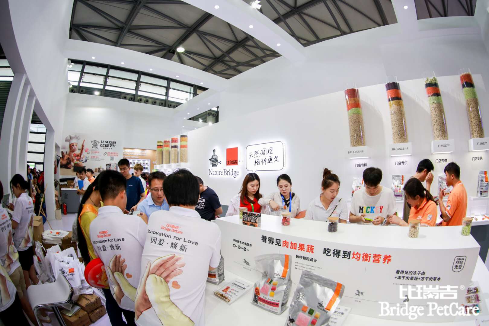 召开新品发布会等